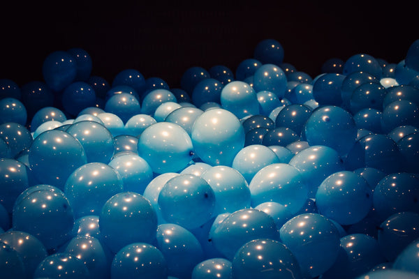 Picture of a bunch of blue balloons together.